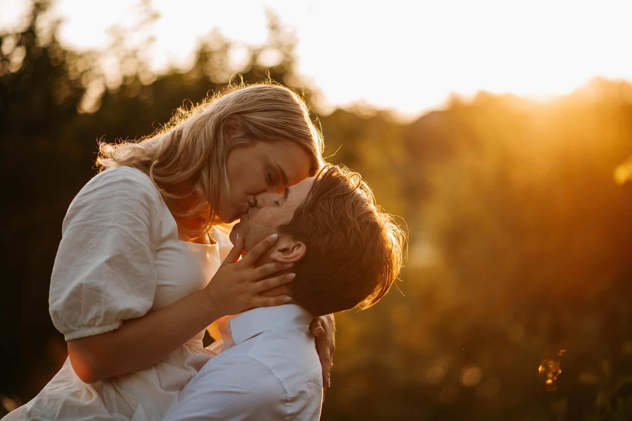 What To Wear To Your Kitchener-Waterloo Engagement Session